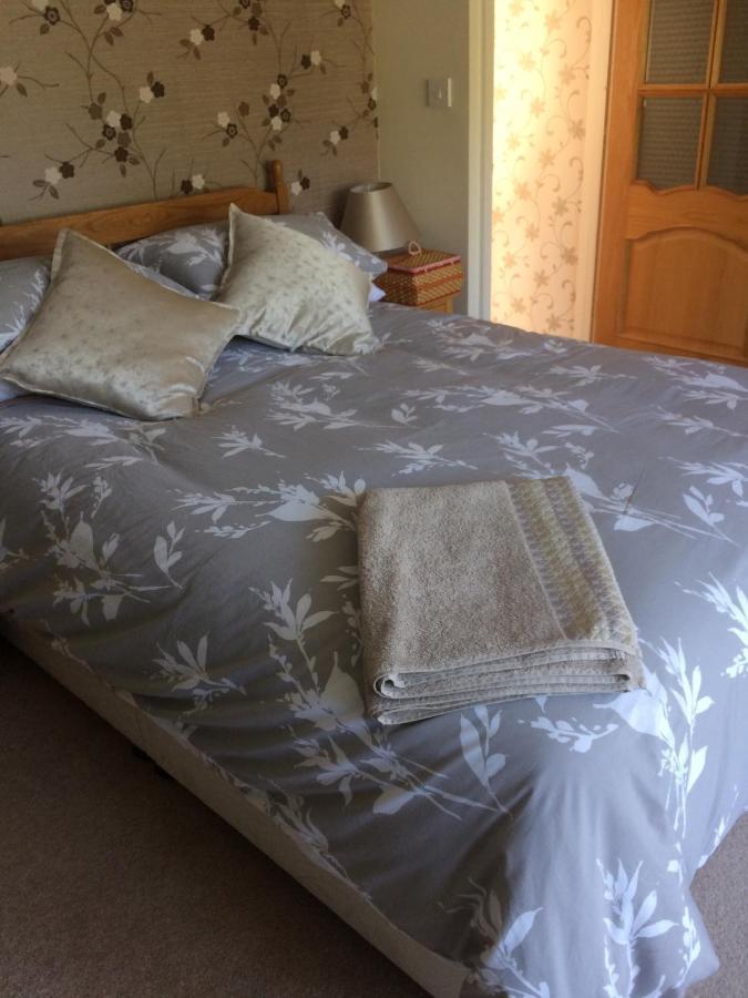 Llyswen Large Bedroom In Top Part Of Bungalow With Garden View And Balcony Sleeps Three Aberystwyth Exterior photo